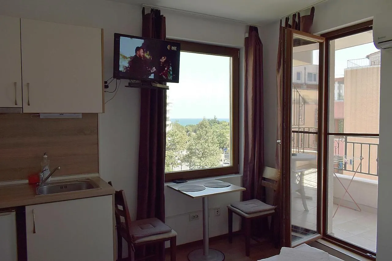 בורגאס Flora Beach Apartaments